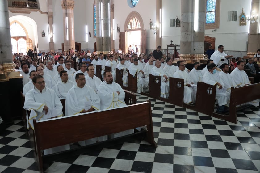 Celebran la Misa Crismal en Gómez Palacio