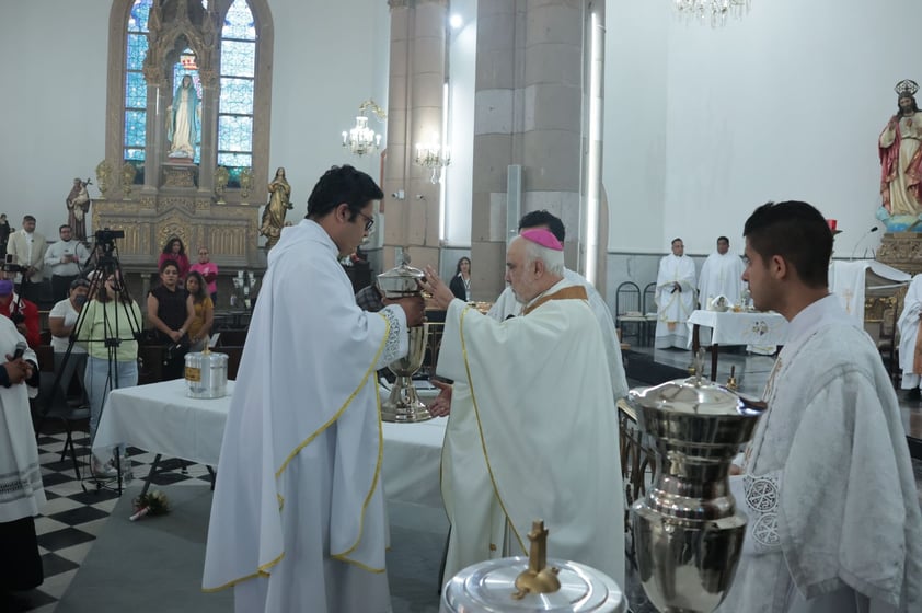 Celebran la Misa Crismal en Gómez Palacio