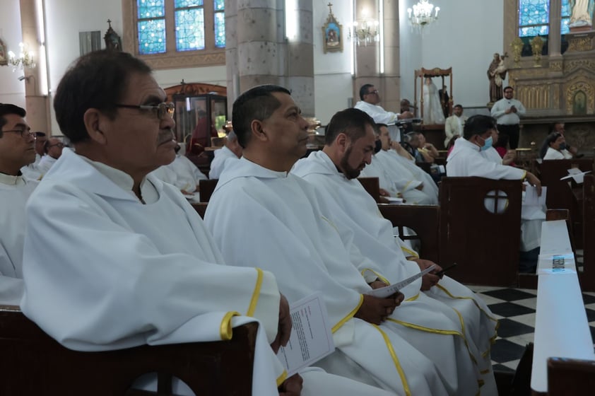 Celebran la Misa Crismal en Gómez Palacio