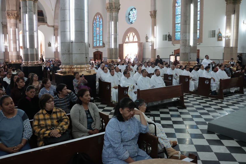 Celebran la Misa Crismal en Gómez Palacio