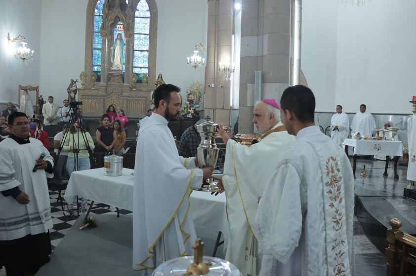 Celebran la Misa Crismal en Gómez Palacio