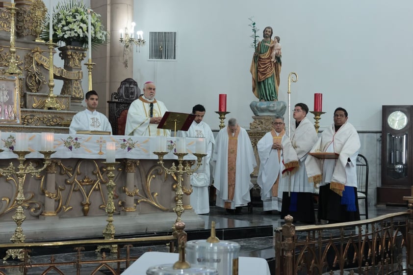 Celebran la Misa Crismal en Gómez Palacio