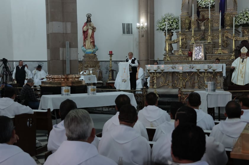 Celebran la Misa Crismal en Gómez Palacio