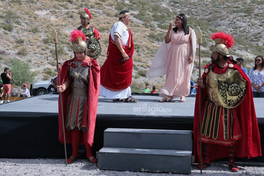 Viven el viacrucis en Torreón