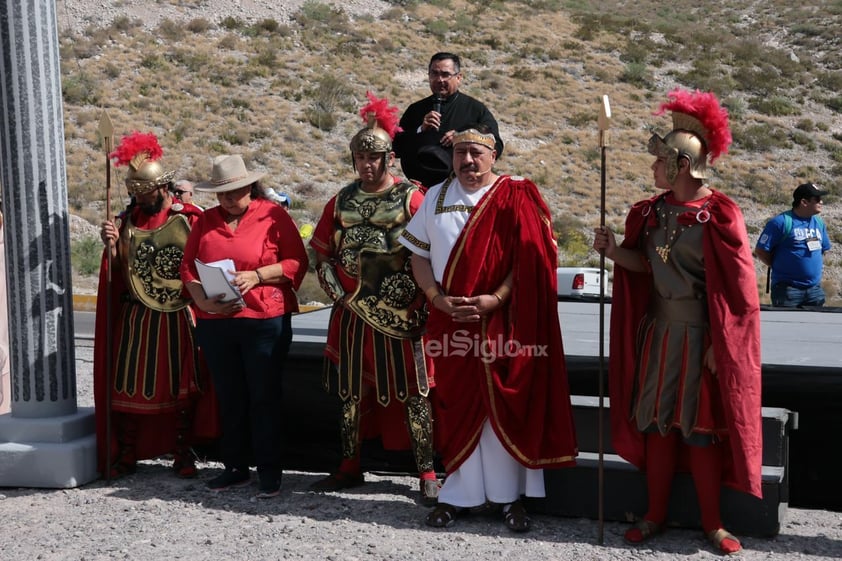 Viven el viacrucis en Torreón