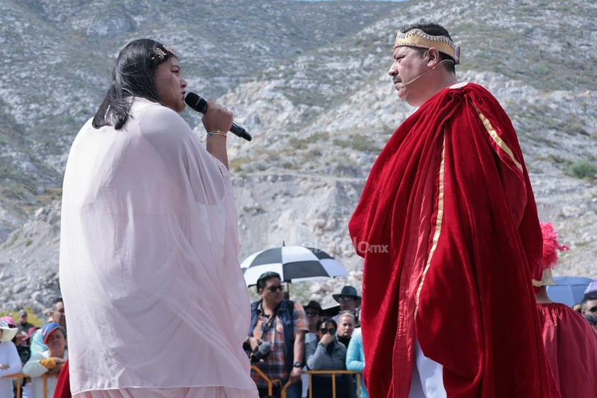 Viven el viacrucis en Torreón