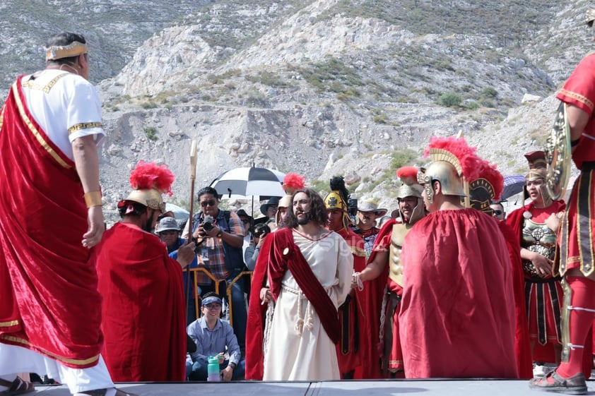 Viven el viacrucis en Torreón