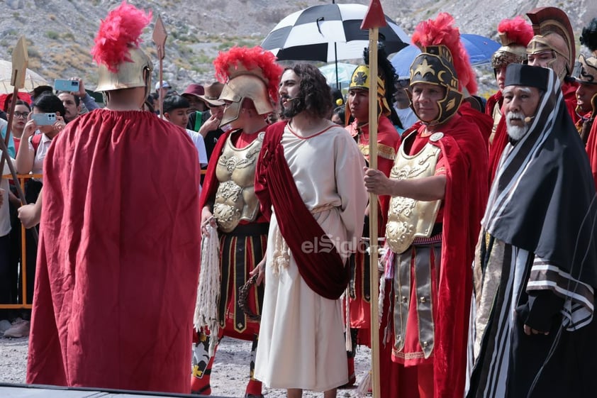 Viven el viacrucis en Torreón