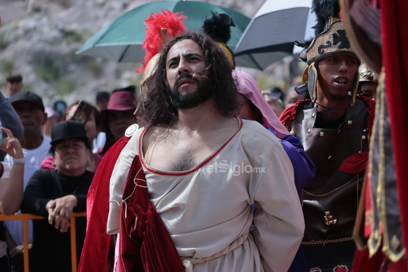 Viven el viacrucis en Torreón