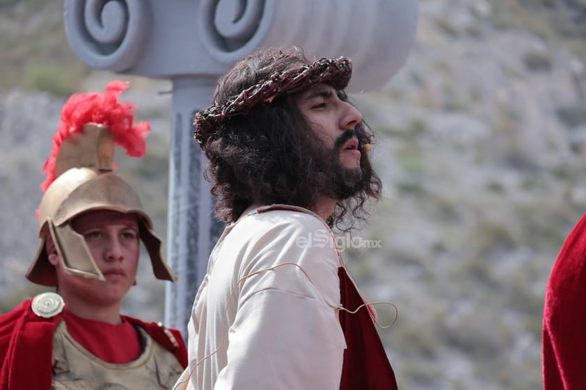 Viven el viacrucis en Torreón