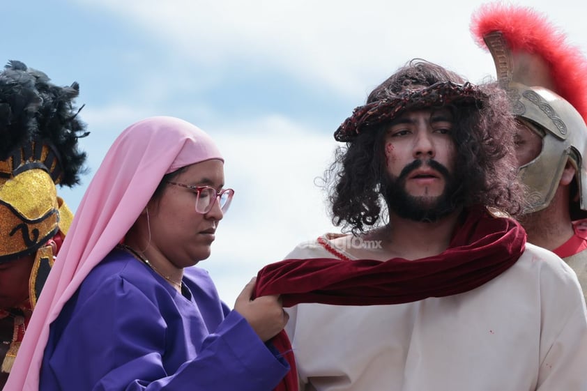 Viven el viacrucis en Torreón