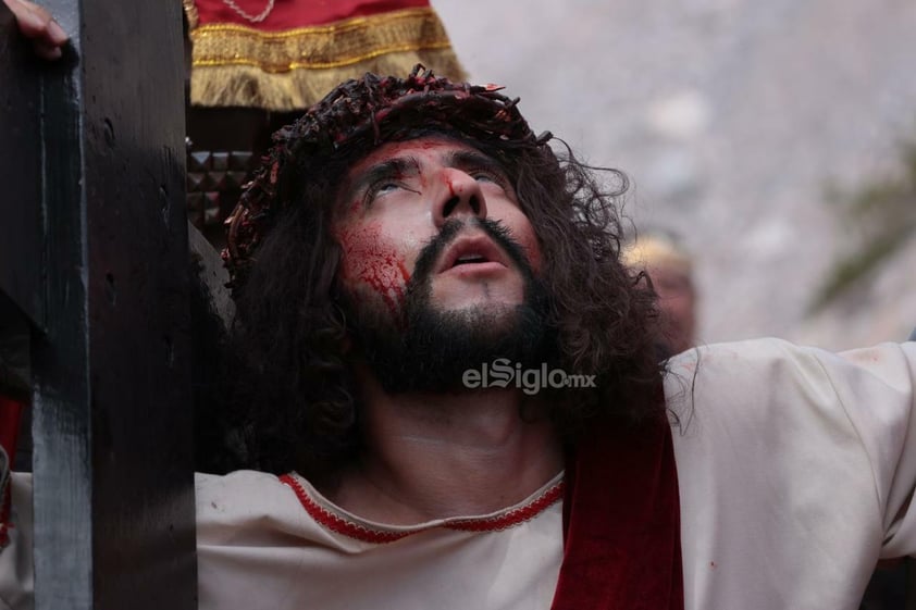 Viven el viacrucis en Torreón