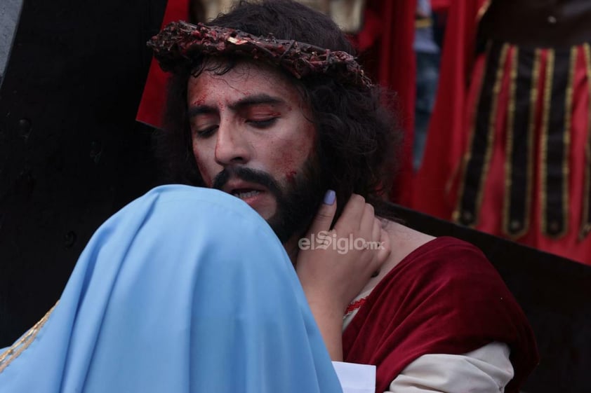 Viven el viacrucis en Torreón