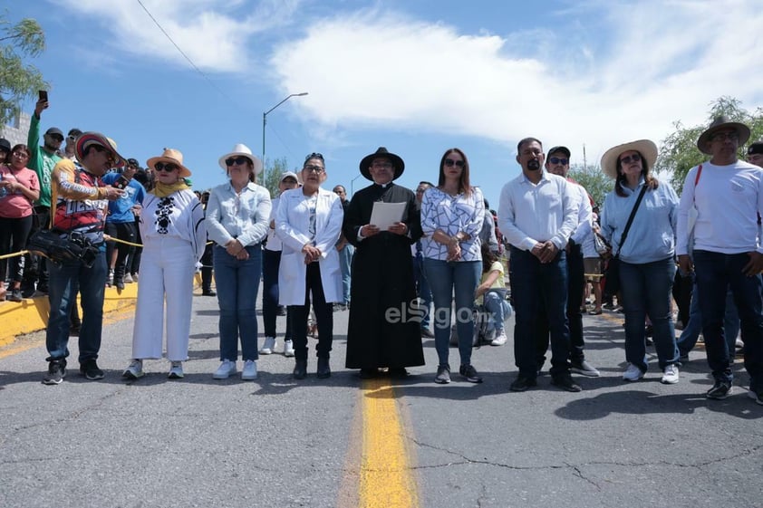 Viven el viacrucis en Torreón