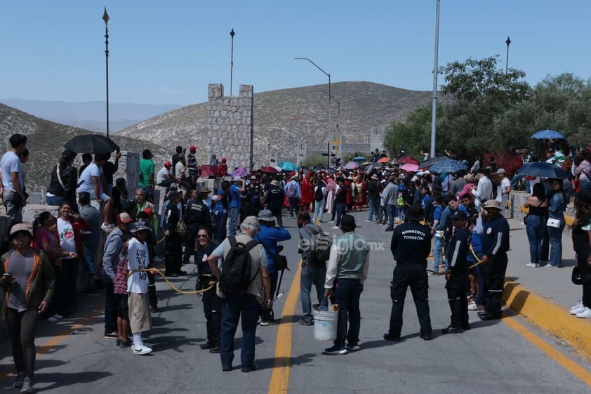 Viven el viacrucis en Torreón