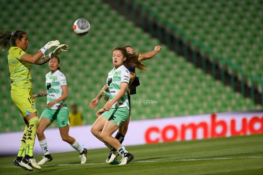 Guerreras del Santos Laguna contra Pumas.