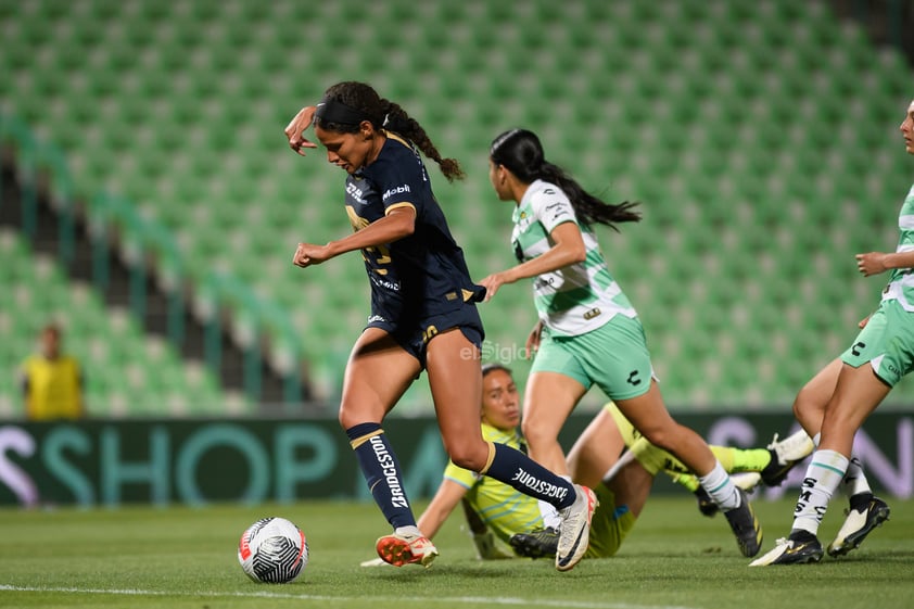 Guerreras del Santos Laguna contra Pumas.