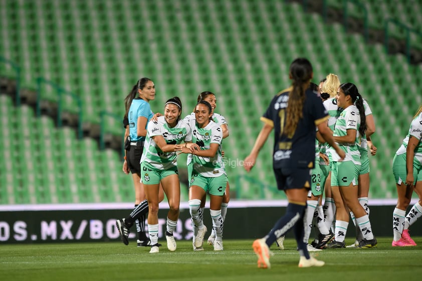 Guerreras del Santos Laguna contra Pumas.