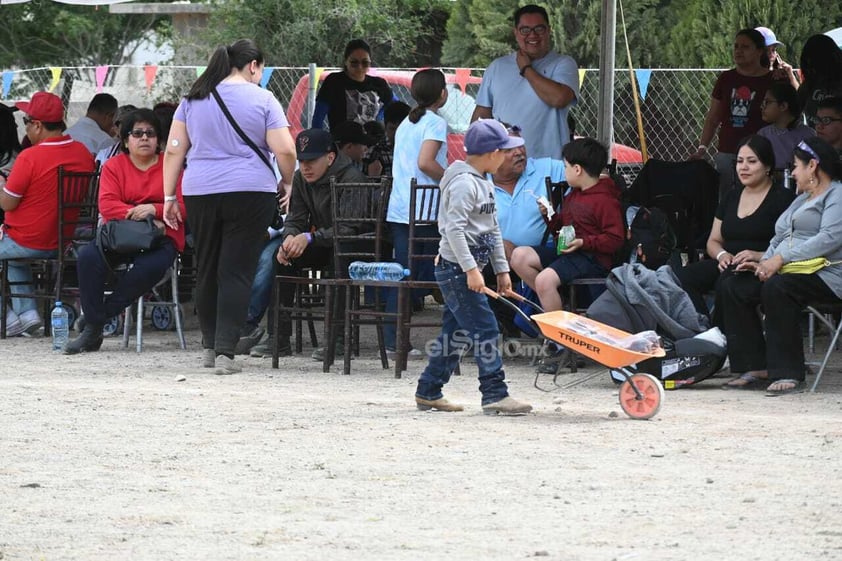 Disfrutan del eclipse desde Dolores Hidalgo, Nazas