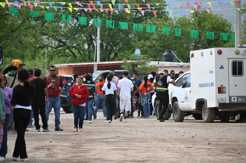 Disfrutan del eclipse desde Dolores Hidalgo, Nazas