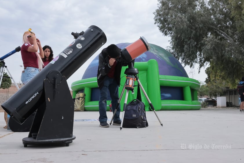 Viven el eclipse solar total en La Laguna