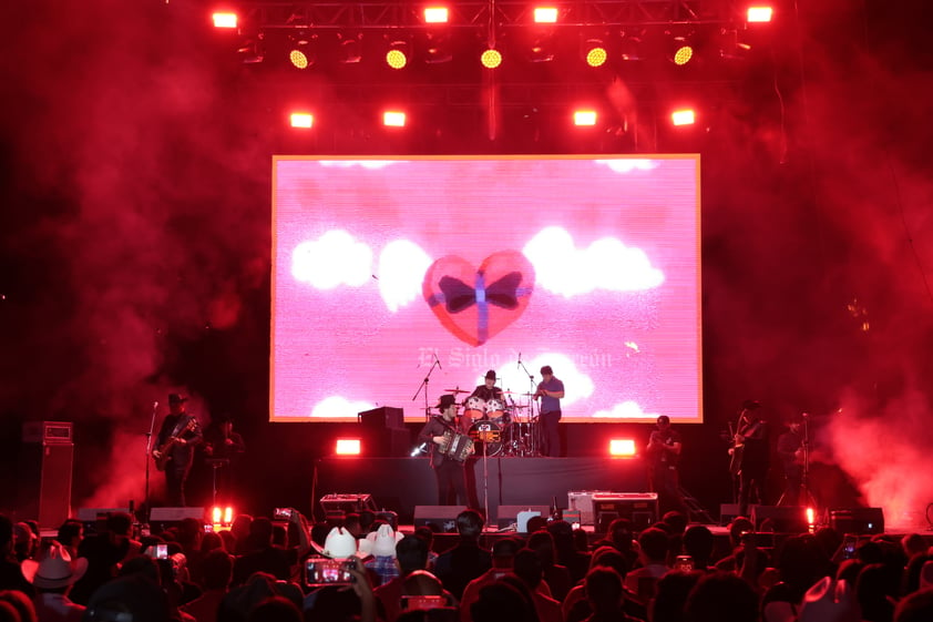 Viven facetas del amor en concierto de Edición Especial