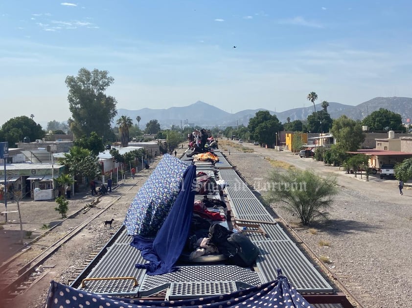 Niños migrantes reciben regalos en este Día del niño en La Laguna