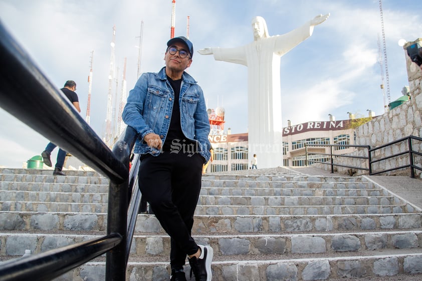 Adal Ramones causa revuelo en el Cristo de las Noas