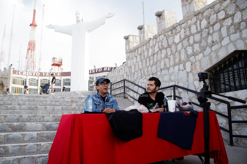 Adal Ramones causa revuelo en el Cristo de las Noas