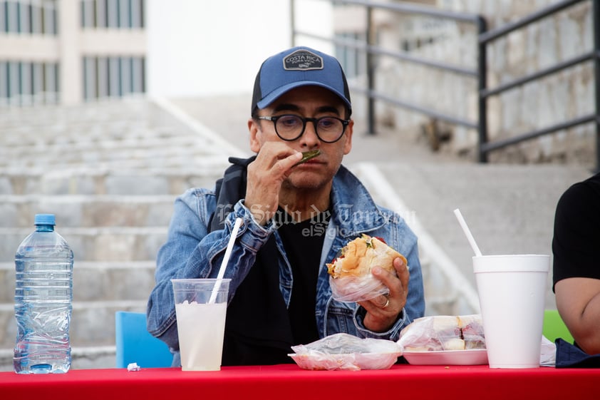 Adal Ramones causa revuelo en el Cristo de las Noas