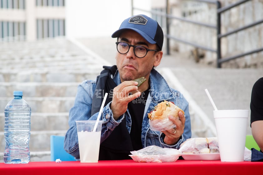 Adal Ramones causa revuelo en el Cristo de las Noas