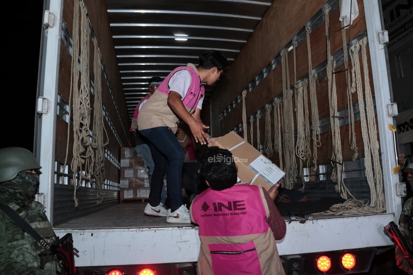 Arriban boletas electorales a la junta distrital 05 del INE en Torreón