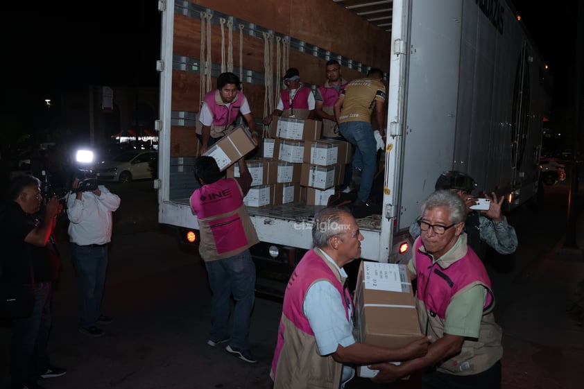 Arriban boletas electorales a la junta distrital 05 del INE en Torreón