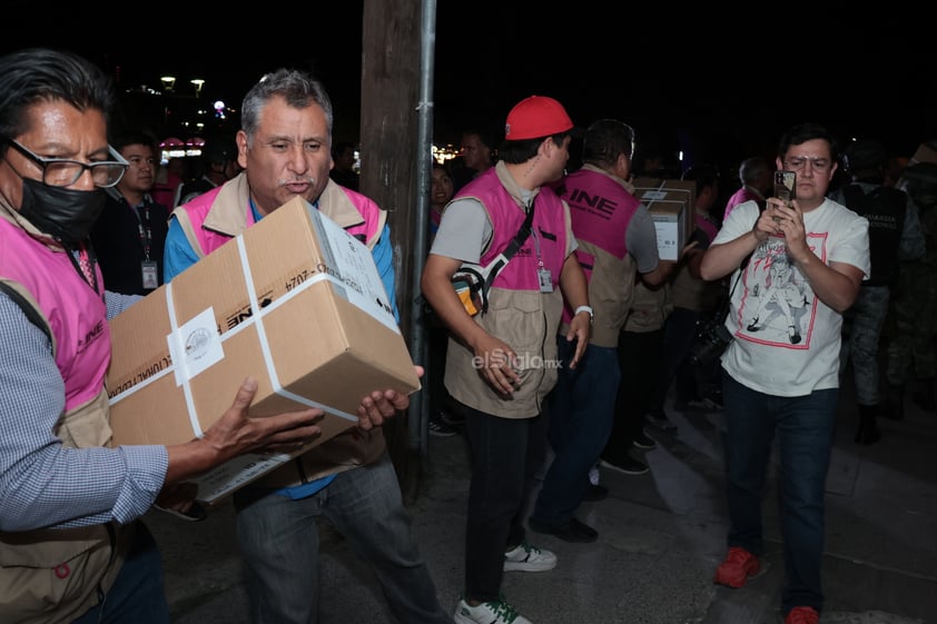 Arriban boletas electorales a la junta distrital 05 del INE en Torreón