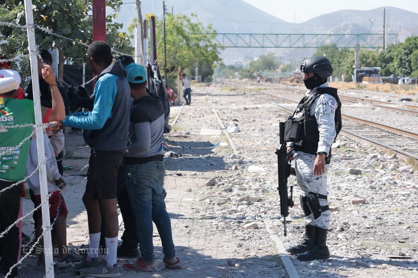 Tensa situación de los migrantes en la colonia Santa Rosa