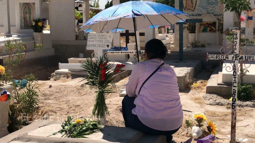 En día de las madres visitan panteones