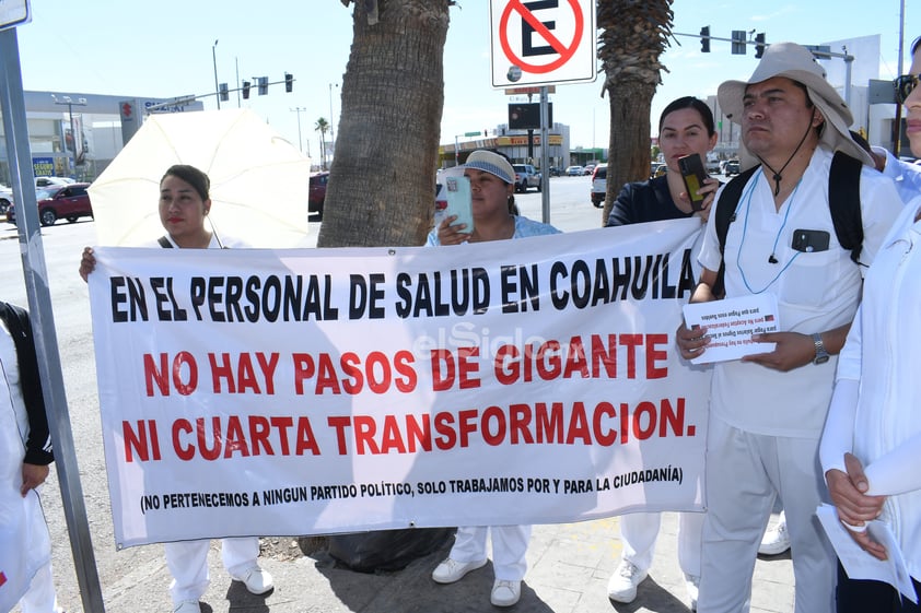 Personal de salud se manifiesta en Torreón