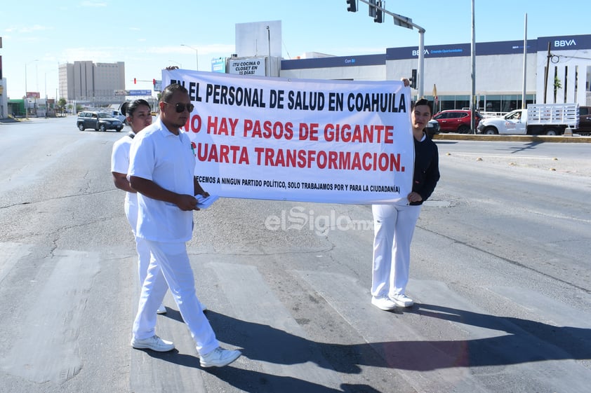 Personal de salud se manifiesta en Torreón