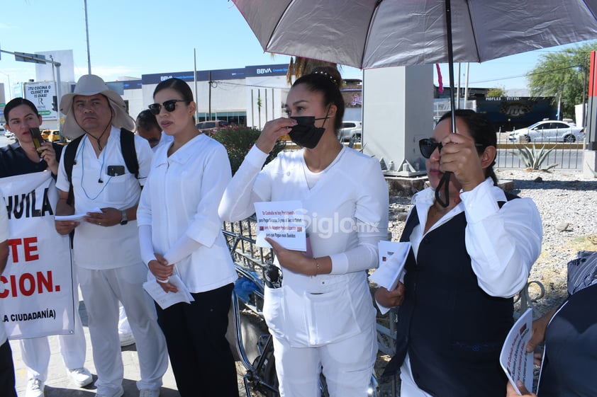 Personal de salud se manifiesta en Torreón