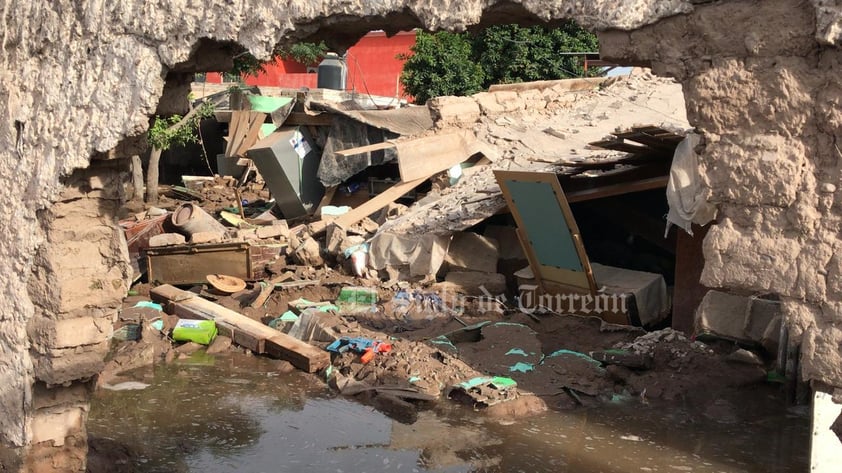 Se desborda canal de riego e inunda ejido Vergel  en Gómez Palacio