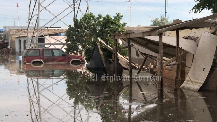 Se desborda canal de riego e inunda ejido Vergel  en Gómez Palacio