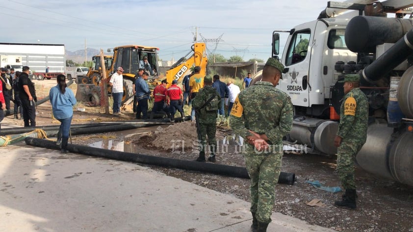 Se desborda canal de riego e inunda ejido Vergel  en Gómez Palacio