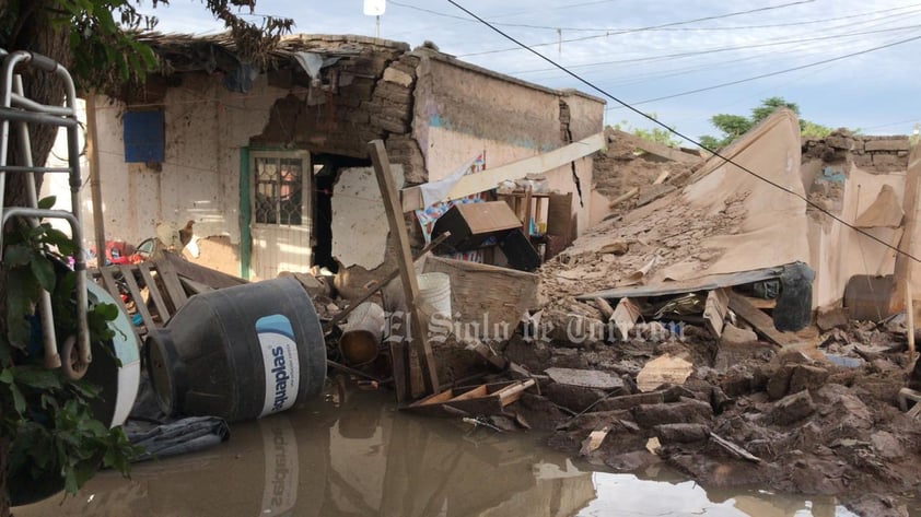 Se desborda canal de riego e inunda ejido Vergel  en Gómez Palacio