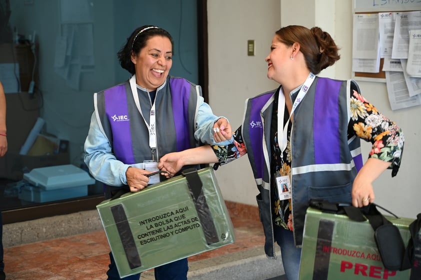 Llegan paquetes electorales al comité municipal del Instituto Electoral de Coahuila en Torreón