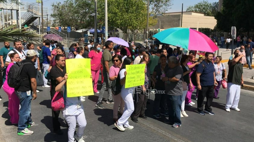 Por falta de aire acondicionado, personal de clínica 71 del IMSS bloquea bulevar Revolución