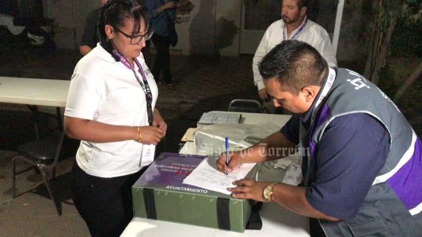 Arriban primeros paquetes electorales al IEC Torreón