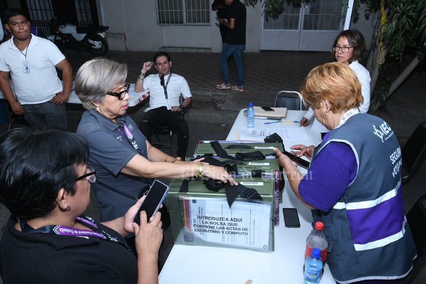 Arriban primeros paquetes electorales al IEC Torreón