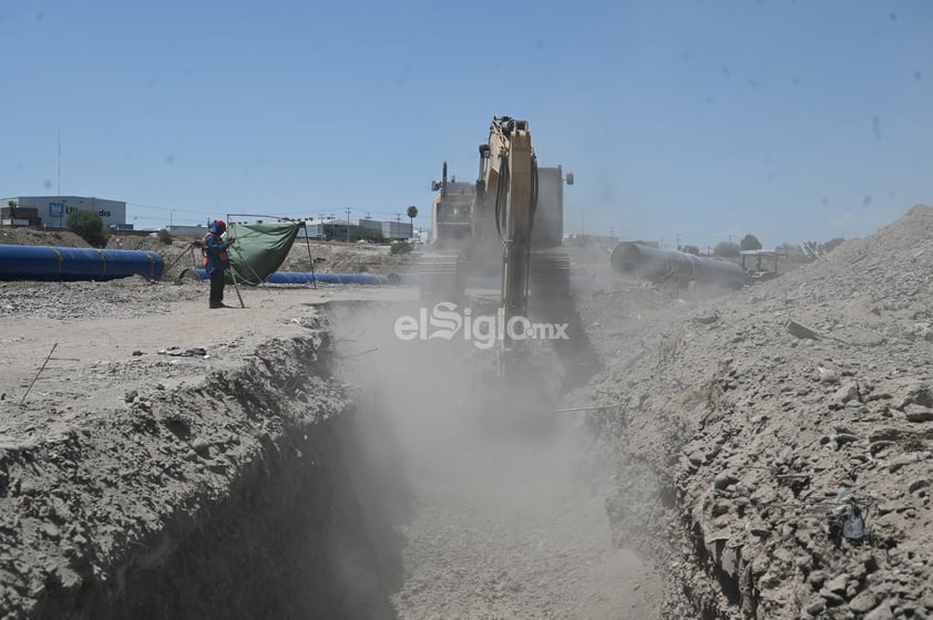 Celebran que Agua Saludable siga por lecho seco del Nazas; inician excavaciones