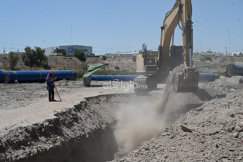 Celebran que Agua Saludable siga por lecho seco del Nazas; inician excavaciones