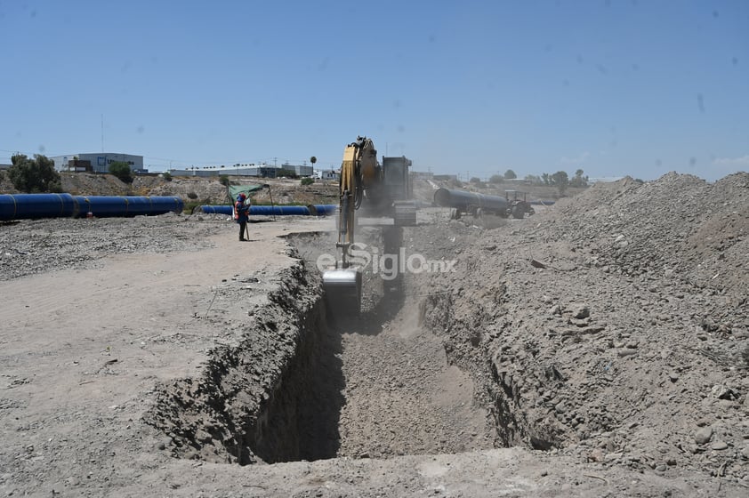 Celebran que Agua Saludable siga por lecho seco del Nazas; inician excavaciones